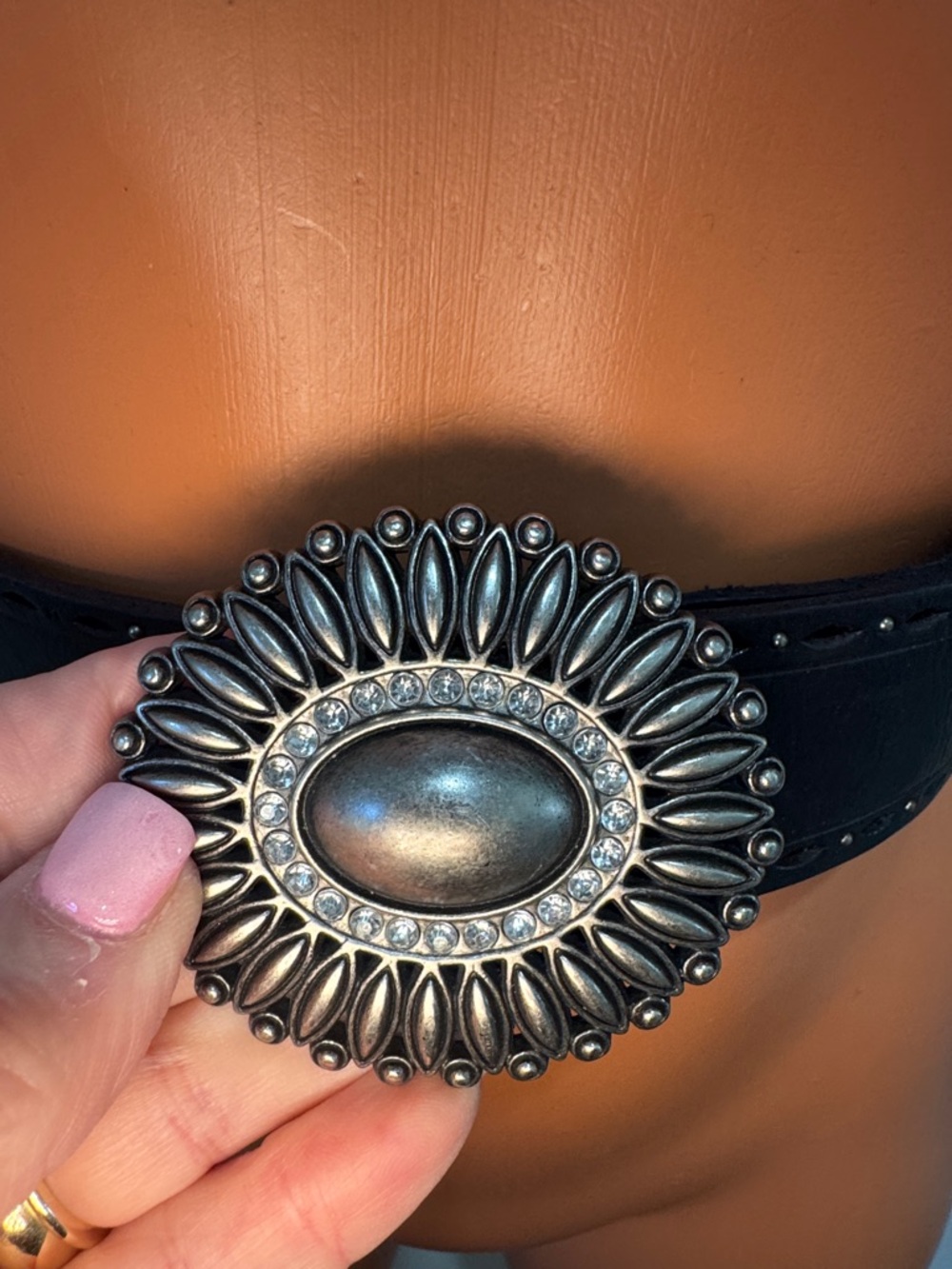 FOSSIL Black Leather Antique Gold Tone Embellished Buckle L Large $75 EUC KL - Picture 2 of 13
